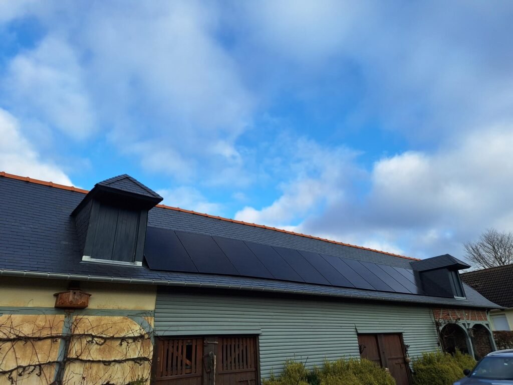 Sileos - Panneaux solaires sur toiture : tuile, ardoise, toit plat, surimposition ou intégration - Featured Image 1