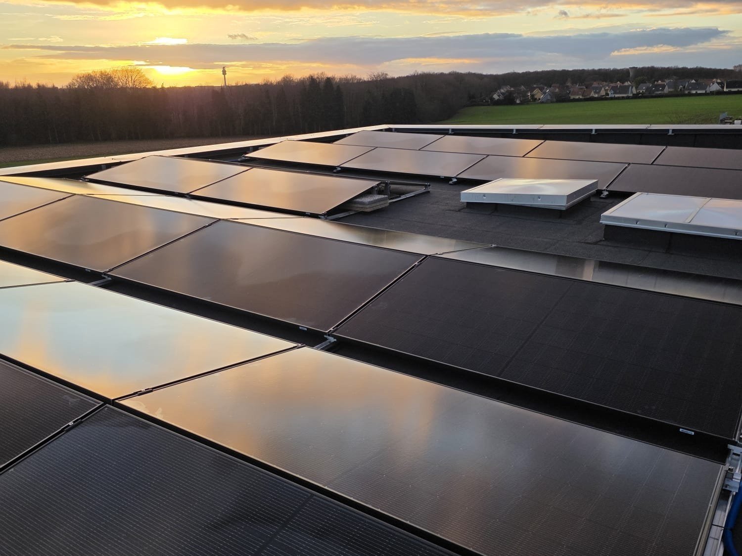 Sileos - Rendement panneau solaire en Normandie : production réelle par ville, orientation et inclinaison (PVGIS) - Featured Image 1